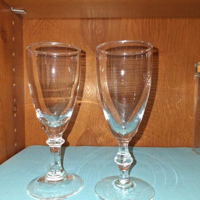 2 wine glasses