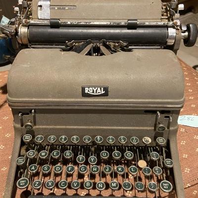 Vintage 1940s Royal Typewriter