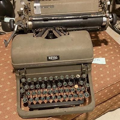 Vintage 1940s Royal Typewriter