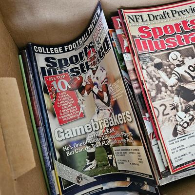 NFL & College Football Magazines, Programs & More (BO-JS)