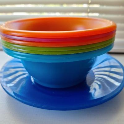 9 pc Plastic bowl &plate