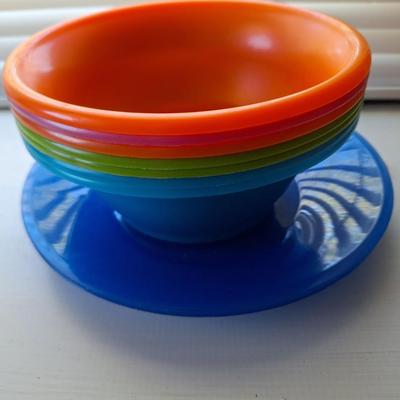 9 pc Plastic bowl &plate