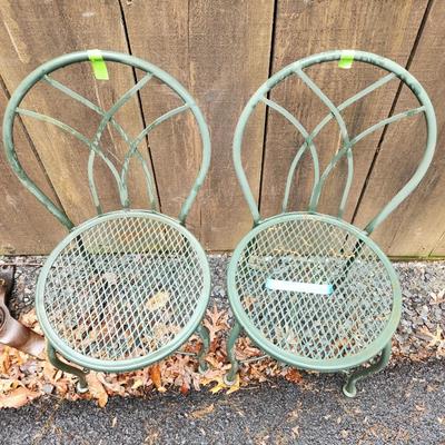 Glass Top Patio Table & 2 Wire Mesh Chairs 27" dia table