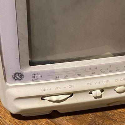 Vintage GE 05GP008 Spacemaker CRT Television LIKE NEW