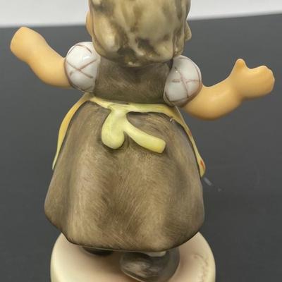 Goebel Hummel SPRING WALTZ Figurine Yr.2006/ Hummel Club/