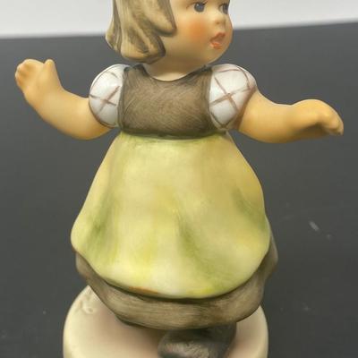 Goebel Hummel SPRING WALTZ Figurine Yr.2006/ Hummel Club/