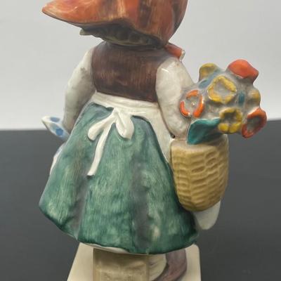 Goebel Hummel WEARY WANDERER Figurine Yr. 1949