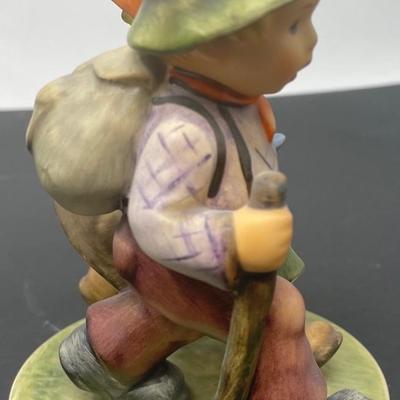 Goebel Hummel GOING HOME Figurine Yr. 1977