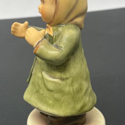 Goebel Hummel KEEPING TIME Figurine Yr. 2002/ HUMMEL CLUB