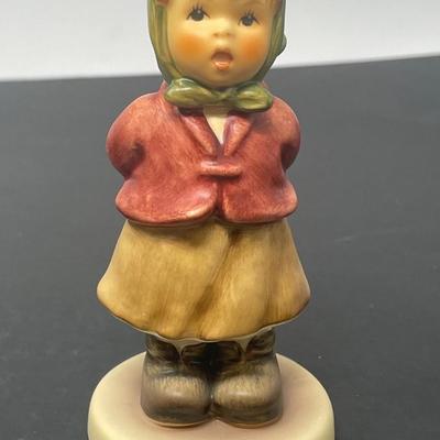 Goebel Hummel CLEAR AS A BELL Figurine / HUMMEL CLUB