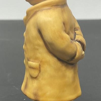 Goebel Hummel TOO SHY TO SING Figurine. YR. 2002/HUMMEL CLUB
