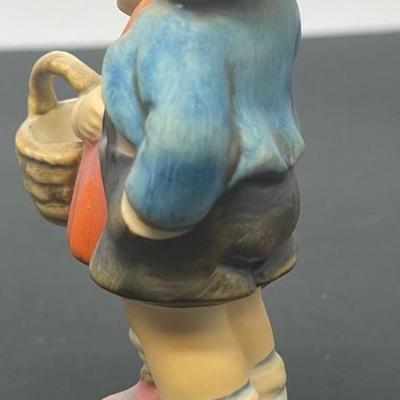 Vintage Goebel Hummel SURPRISE Figurine.