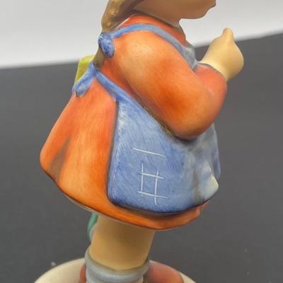 Goebel Hummel  I WONDER Figurine. Yr. 1988/ HUMMEL CLUB