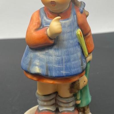 Goebel Hummel  I WONDER Figurine. Yr. 1988/ HUMMEL CLUB