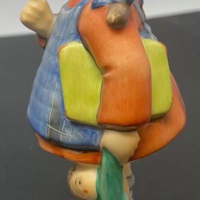 Goebel Hummel  I WONDER Figurine. Yr. 1988/ HUMMEL CLUB