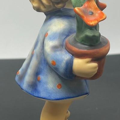 Goebel Hummel CONGRATULATIONS Figurine. Yr. 1971