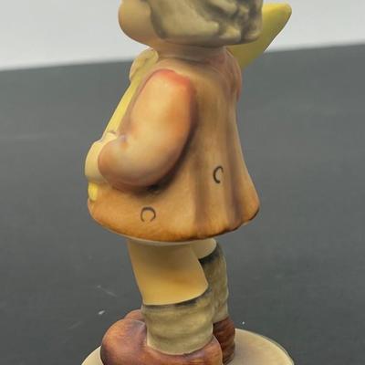 Goebel Hummel A SWEET OFFERING Figurine. Yr. 1993