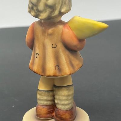 Goebel Hummel A SWEET OFFERING Figurine. Yr. 1993