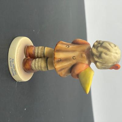 Hummel Figurine "A Sweet Offering" #549