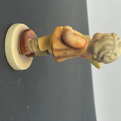 Hummel Figurine "A Sweet Offering" #549
