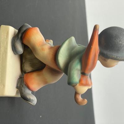 Goebel Hummel Figurine "Merry Wanderer" #11