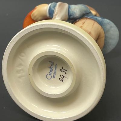 Vintage Goebel Hummel 1984 "The Waiter" 154/0