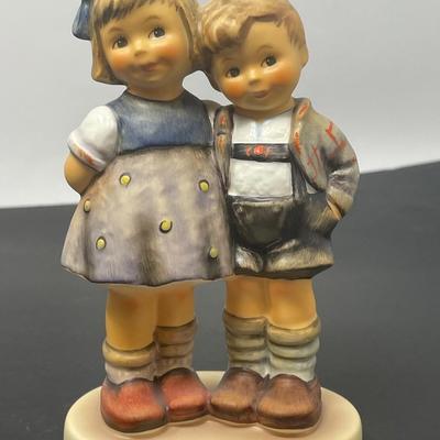 Goebel Hummel Figurine "The Little Pair" #449