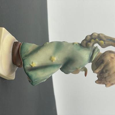 Vintage Goebel Hummel "Heavenly Angel with Candle" 21/0