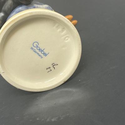 Goebel Hummel Figurine "Boots" 143/0