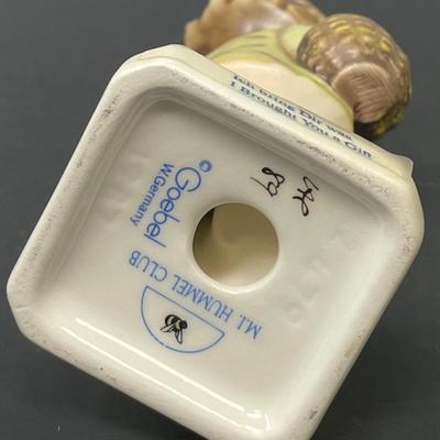 VINTAGE Goebel Hummel I BROUGHT YOU A GIFT Figurine Yr. 1967/ Hummel club