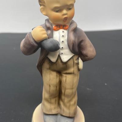 VINTAGE Goebel Hummel HELLO Figurine