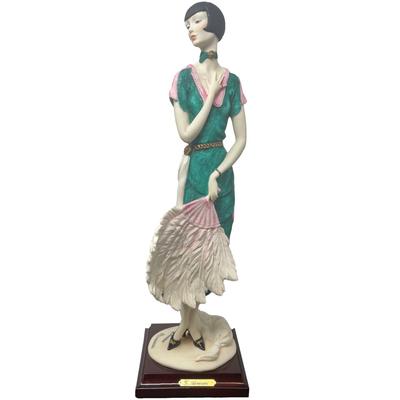 Giuseppe Armani figurine / Lady with fan