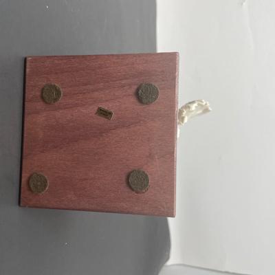 Giuseppe Armani figurine / Lady with fan