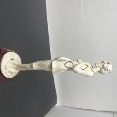Giuseppe Armani LADY WITH NECKLACE Figurine 9" H