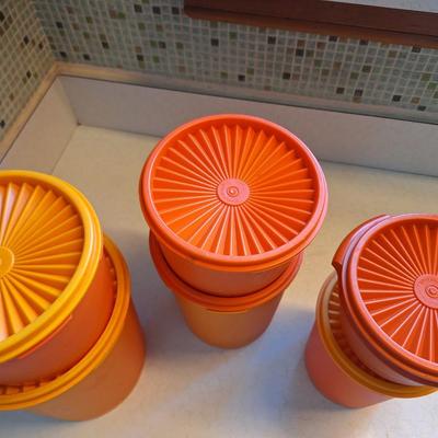 6 pc Orange tupperware Canisters