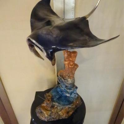 LOT 175: LARGE PATINATED BRONZE RAY SCULPTURE ON MARBLE BASE, NEW