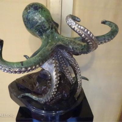 LOT 202: LARGE PATINATED BRONZE OCTOPUS SCULPTURE WITH MARBLE BASE
