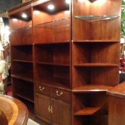 LOT 115A: 4 PC THOMASVILLE LIGHTED BOOKCASE, 2 CENTER CABINETS, 2 CORNER