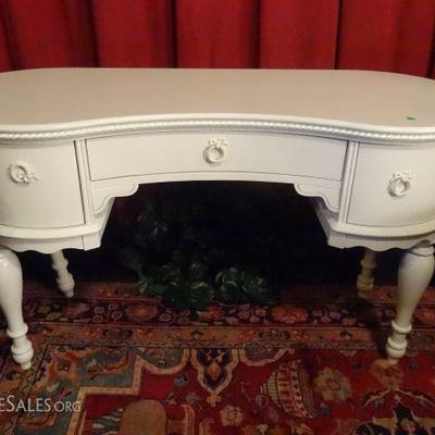 LOT 161: WHITE KIDNEY SHAPED DESK, 3 DRAWERS, EXCELLENT GENTLY USED CONDITION