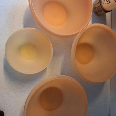 4 orange tupperware bowls
