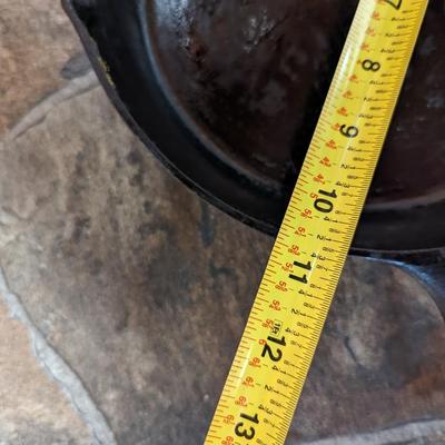 Cast Iron 10 1/2" Lodge Skillet Dutch Oven