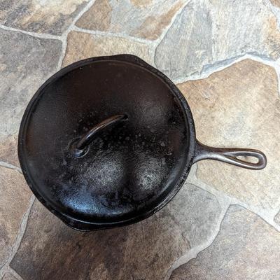 Cast Iron 10 1/2" Lodge Skillet Dutch Oven