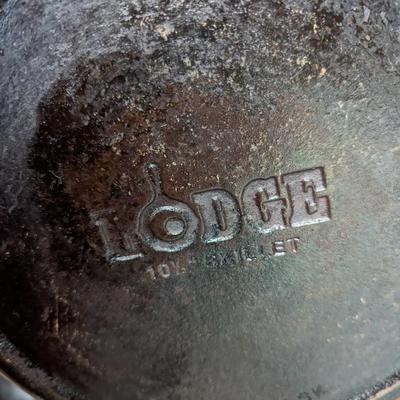 Cast Iron 10 1/2" Lodge Skillet Dutch Oven