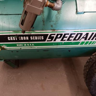 Spreedaire 20 Gallon Contactor Gas Engine air compressor with hose and Instruction Manual