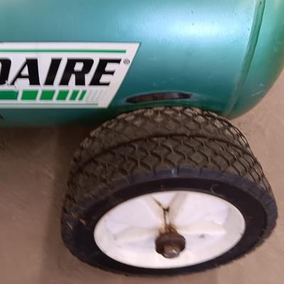 Spreedaire 20 Gallon Contactor Gas Engine air compressor with hose and Instruction Manual