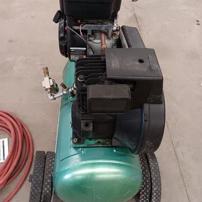 Spreedaire 20 Gallon Contactor Gas Engine air compressor with hose and Instruction Manual