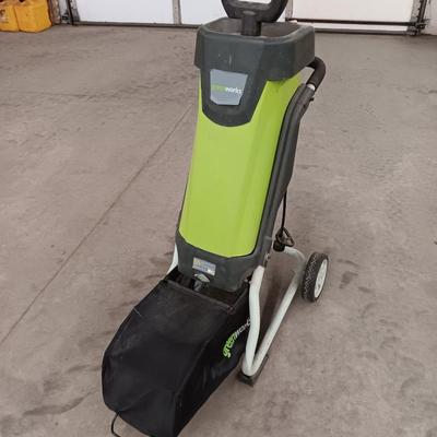 GreenWorks electric Yard chipper 120 Volt 60 Hz 15 A 4000RPM/tr/min With Bagger