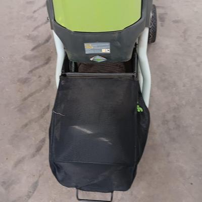 GreenWorks electric Yard chipper 120 Volt 60 Hz 15 A 4000RPM/tr/min With Bagger