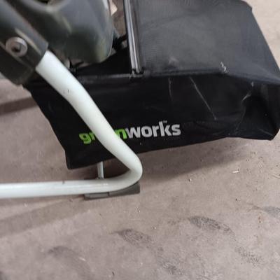 GreenWorks electric Yard chipper 120 Volt 60 Hz 15 A 4000RPM/tr/min With Bagger