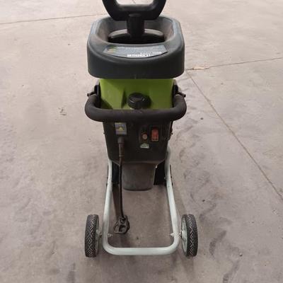 GreenWorks electric Yard chipper 120 Volt 60 Hz 15 A 4000RPM/tr/min With Bagger